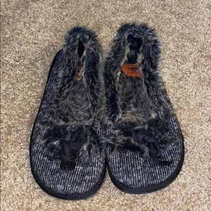 Rocketdog fuzzy slippers